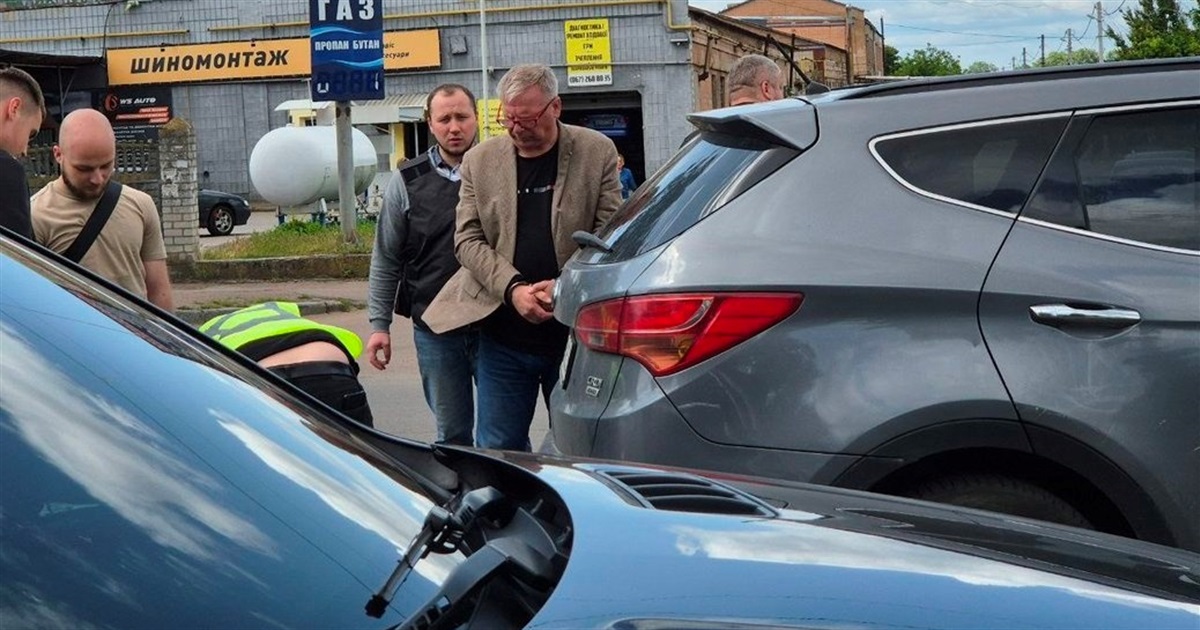 Підозрюваного у хабарництві мера Бердичева, випустили під заставу, але відсторонили від посади