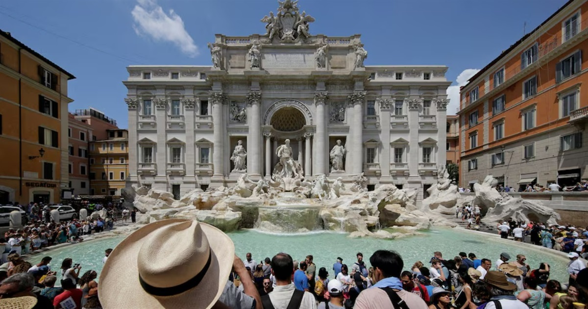 Фонтан Треві у Римі стане платним. Скільки доведеться заплатити, щоб кинути монетку