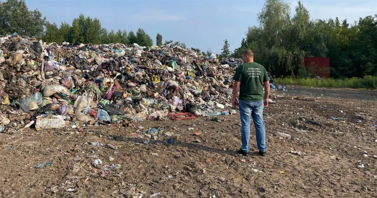 Екоінспекція закликає полісян повідомляти про стихійні сміттєзвалища і екологічні загрози: що робити