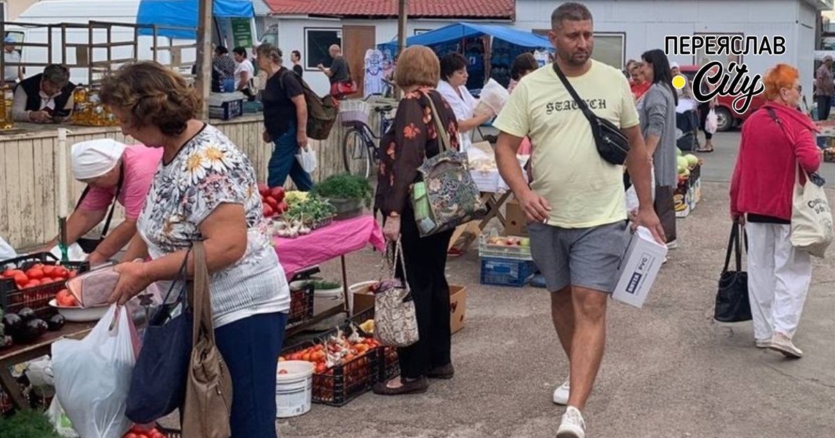 Молодого півня на базарі в Переяславі можна купити за 300 гривень, а домашні яйця – по 50 за десяток