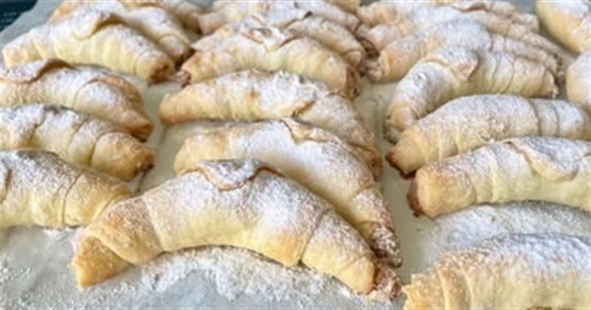 Готуємо сьогодні: розсипчасті та ніжні рогалики з незабутнім смаком