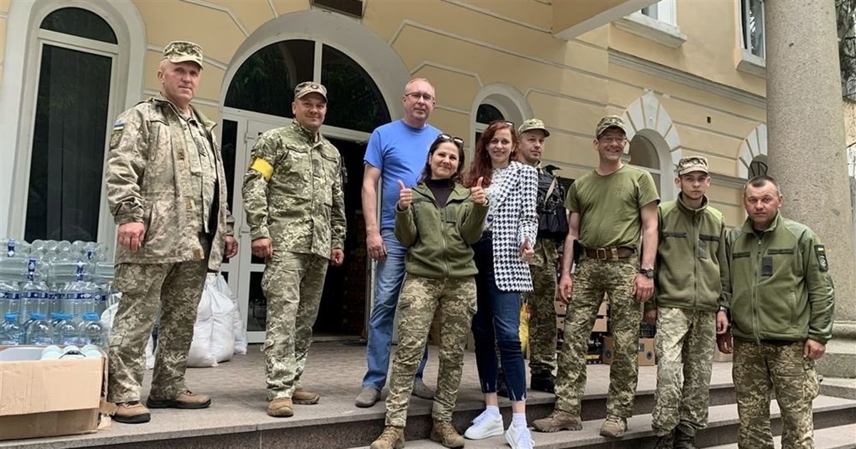 Друзі "тридцятки": бригада символічно висловила вдячність НаУ "Острозька академія"