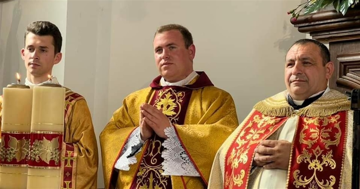 Ксьондз Роберто Подольський з Білобожниці на Чортківщині вимолений сотнями уст земляків