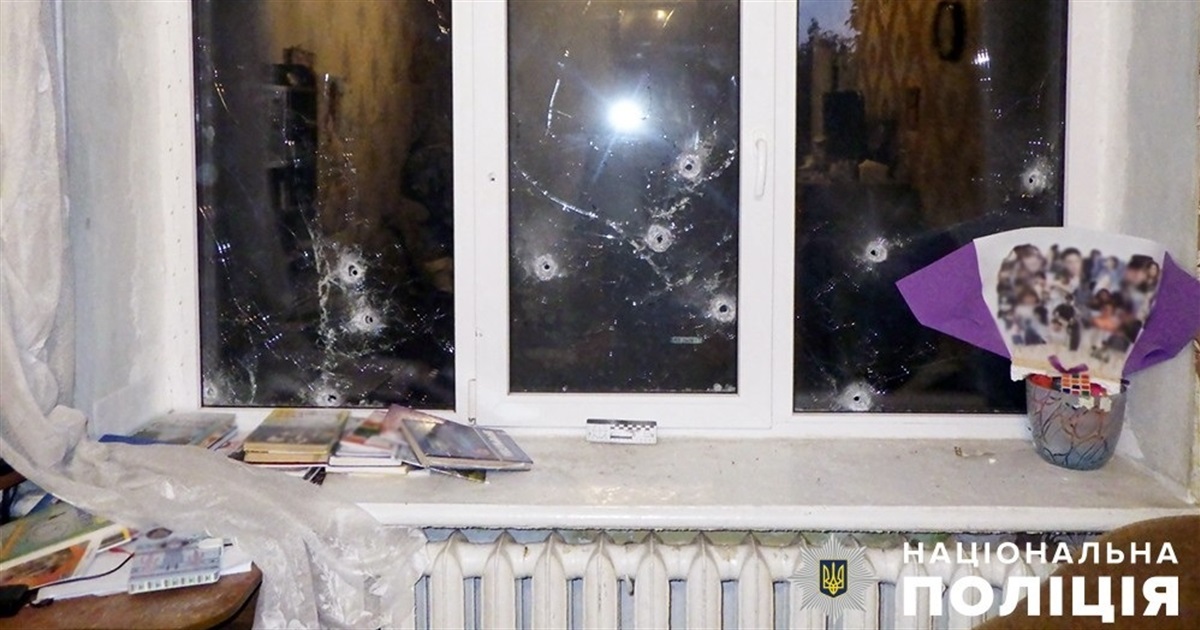 На Житомирщині чоловік з автомата стріляв по вікнах багатоповерхівки: подробиці