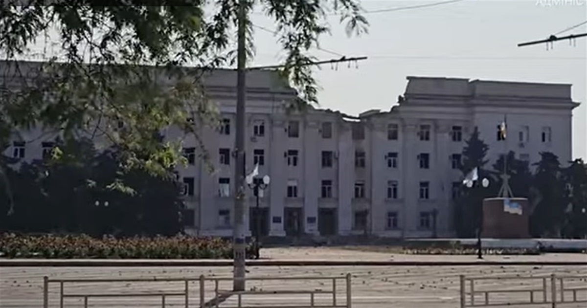 Окупанти вдарили по будівлі Херсонської облдержадміністрації
