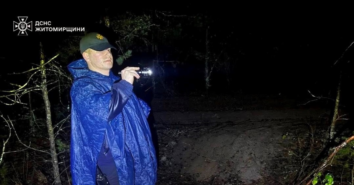 Рятувальники з БпЛА, поліцейські та лісівники шукали двох жінок, які заблукали в лісі на Житомирщині