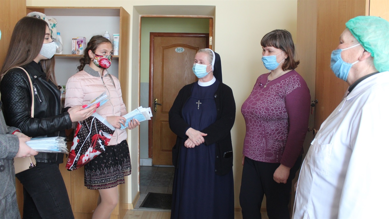 Команда Caring hands проводить опитування серед городоччан