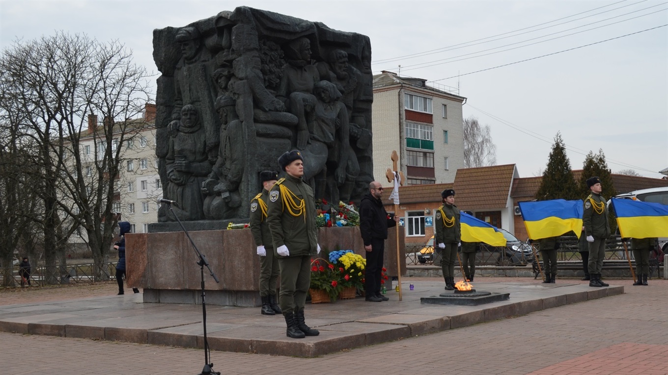 Роковини Корюківської трагедії. Сім років, як почали будувати Меморіал, але й досі не завершили