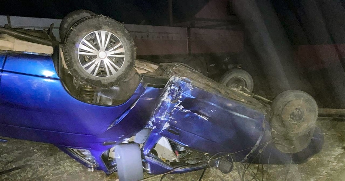 ДТП у Витилівці: ВАЗ в’їхав в електроопору, травмувалась пасажирка