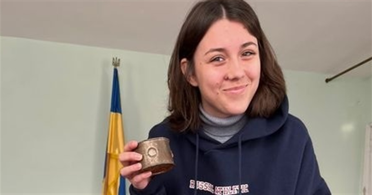 Попаснянка виготовляє окопні свічки для воїнів ЗСУ та розповідає, як зробити це самостійно