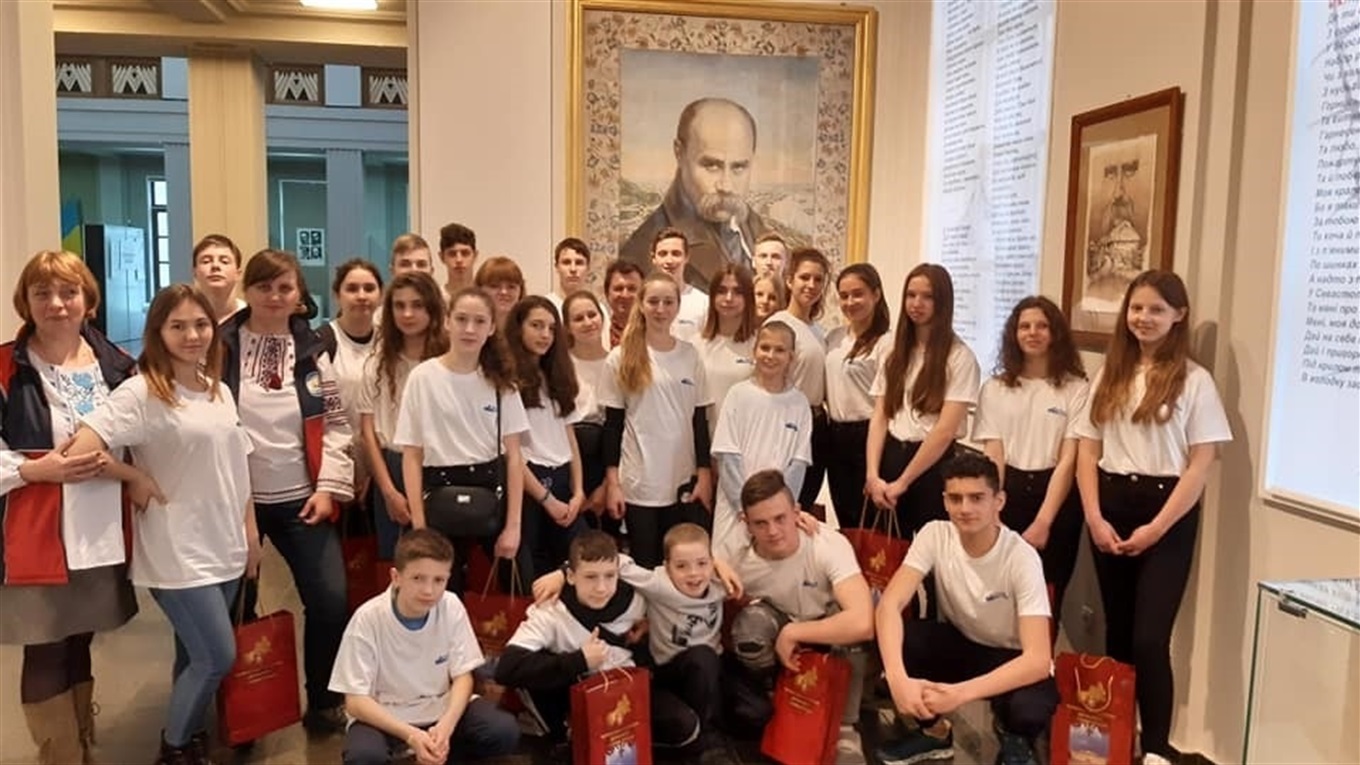 «Поїздом дружби» першопокровські учні в складі делегації Херсонщини відвідали Черкащину