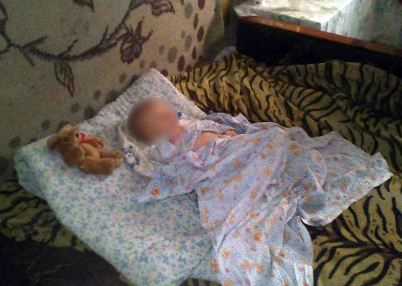 Правоохоронці Покровська врятували 2-місячну дитину, яку мати залишила напризволяще 