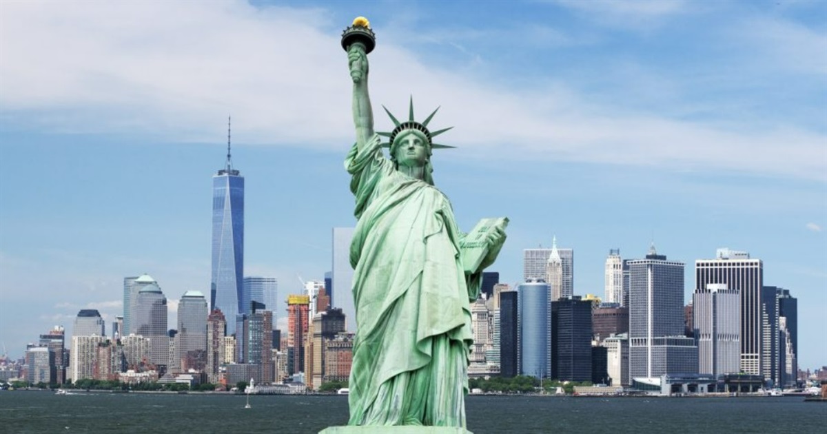 США запроваджують перевірку соцмереж для туристів. Як це працюватиме