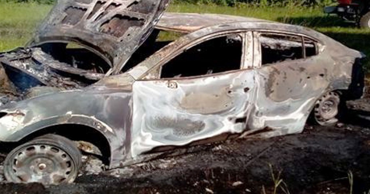 На Менщині зловмисники розстріляли автівку з родиною та підпалили її, щоб приховати сліди