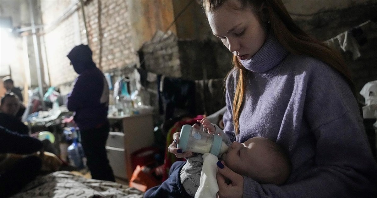 Дитина з Маріуполя загинула від зневоднення. Дівчинку знайшли під завалами  будинку | Свои.City