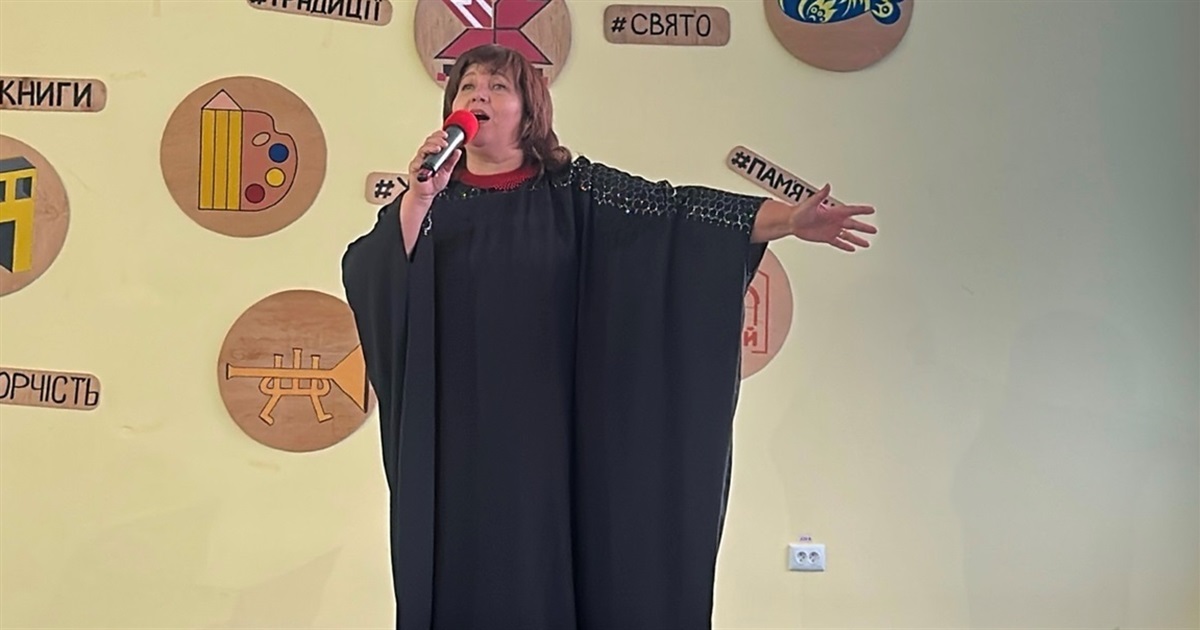 «Я хочу навчити своїх учнів любити музику так, як люблю її я»: викладачка вокалу Діна Середюк