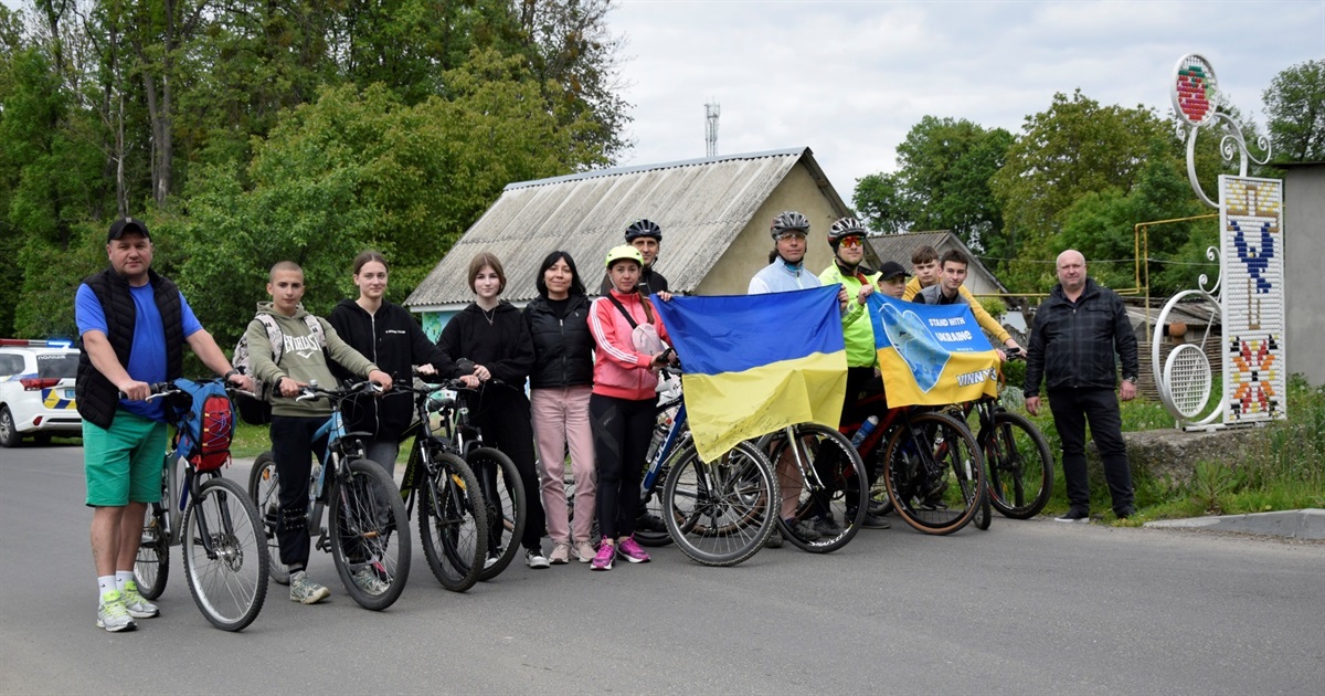 Естафета українського прапора: жмеринська молодь долучилася до європейської вело-акції