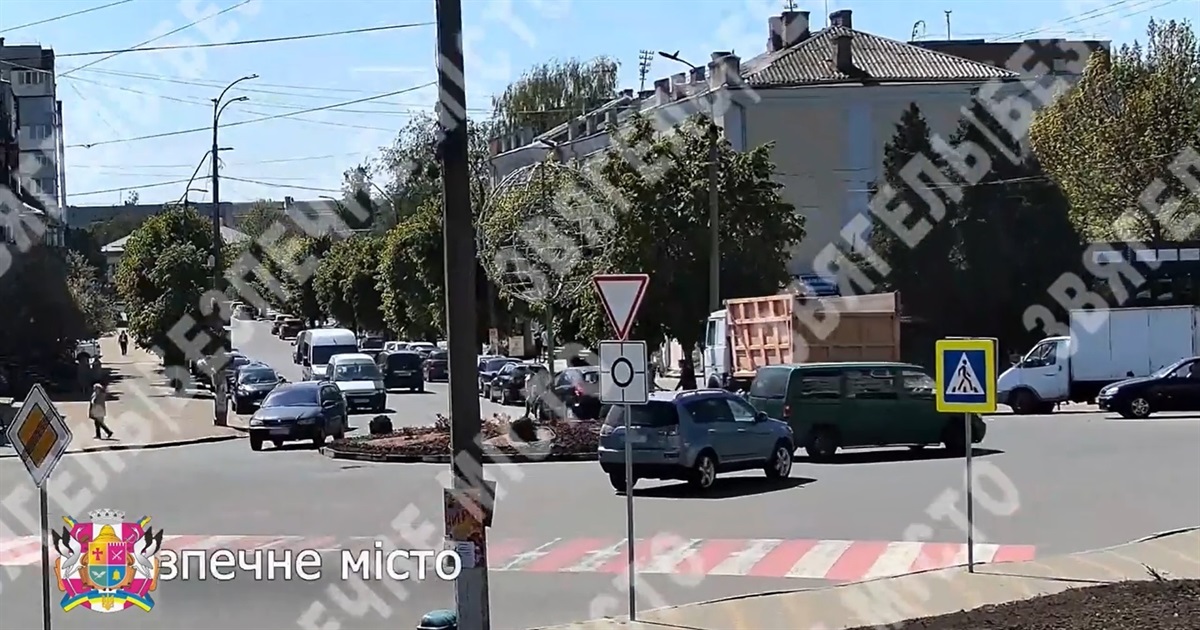 Аварійні ситуації на дорозі: чергове відео з камер відеонагляду у Звягелі