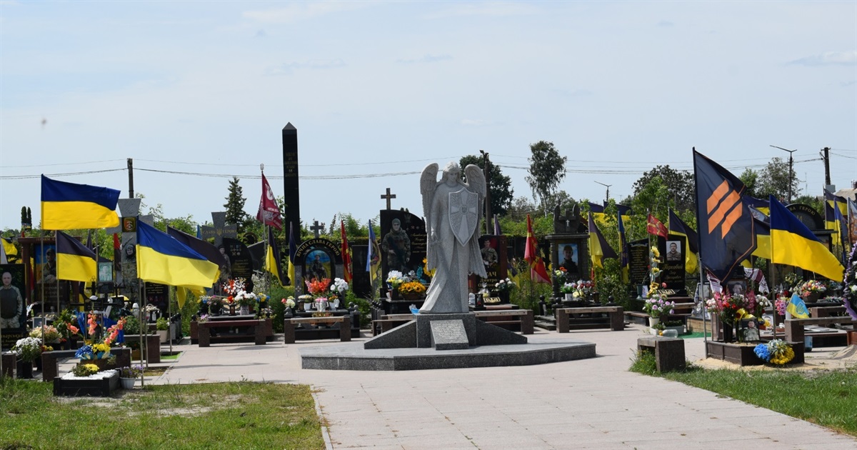 Перед поминальними днями про догляд за могилами: звернення начальника управління ЖКГ