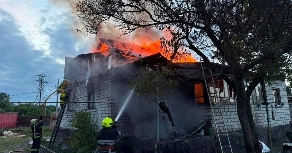 У Звягелі під час пожежі в приватному будинку чоловік отримав опіки ніг
