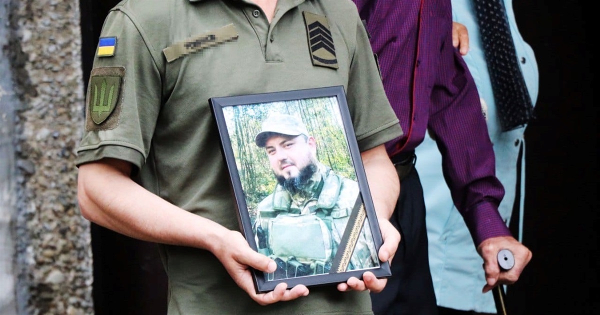 Втрата громади: у Вараші попрощалися із загиблим у ДТП військовим