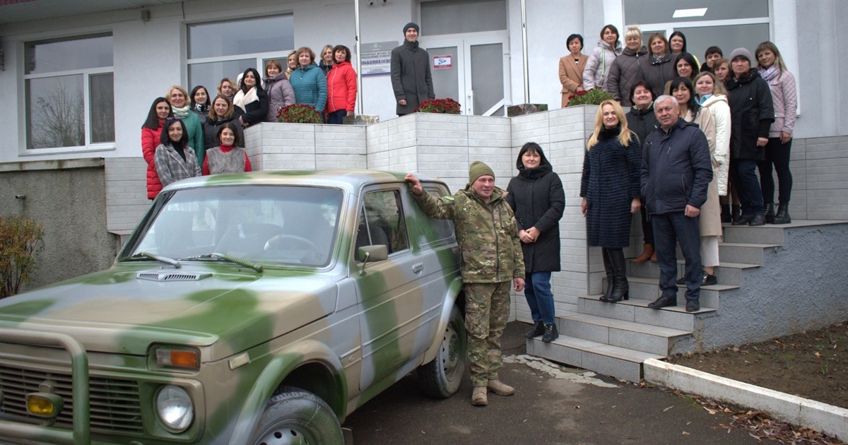 Освітяни Жмеринської громади придбали колегам-захисникам авто і тепловізор