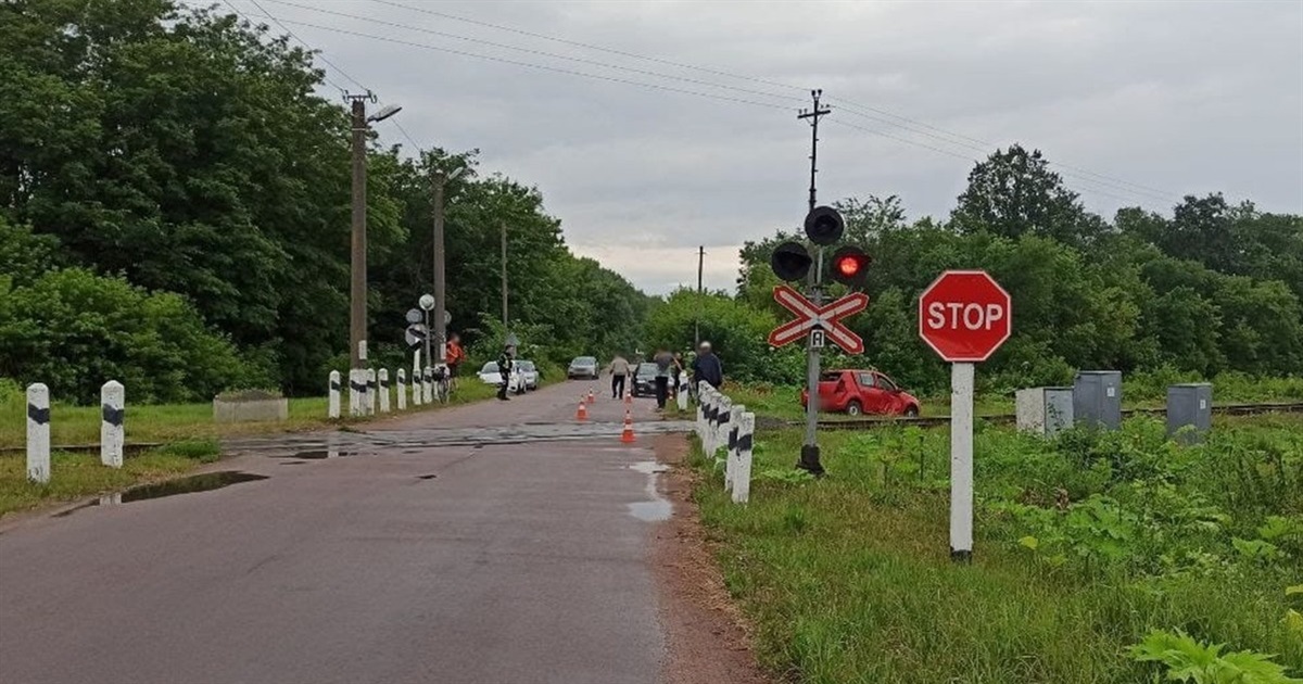 Зіткнення потягу та авто на переїзді: на Житомирщині поліція встановлює обставини ДТП
