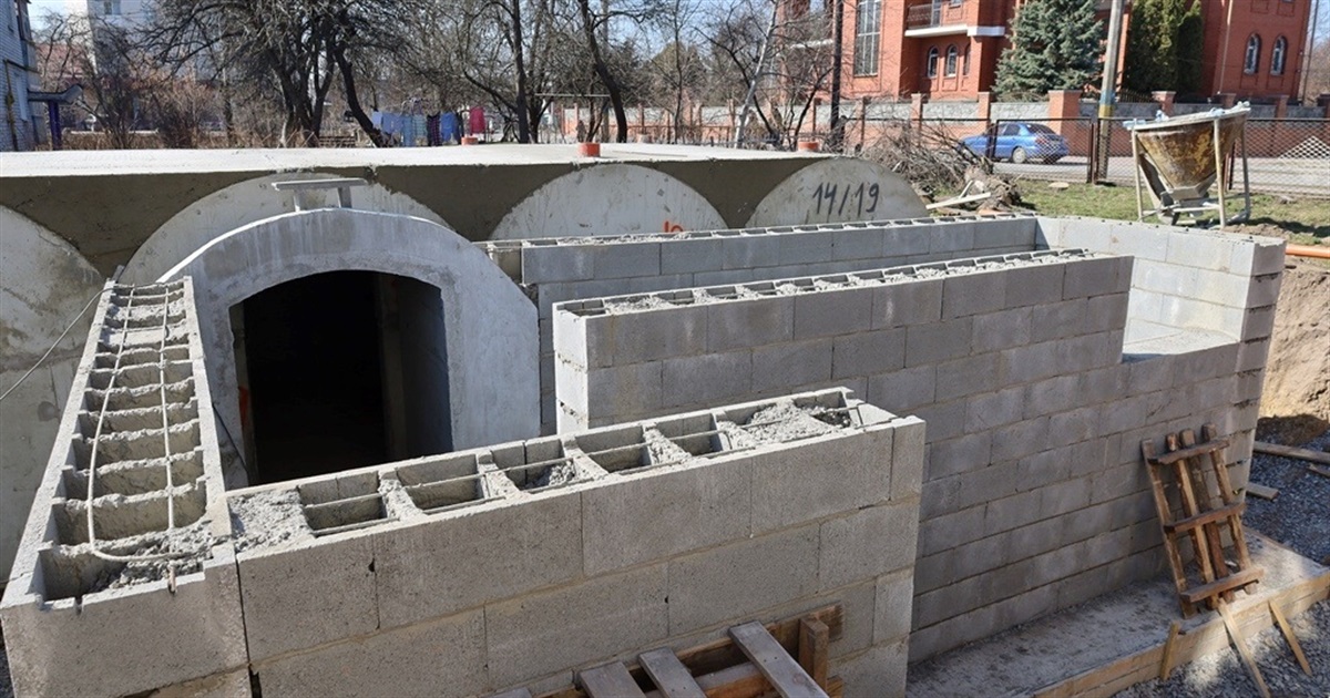 Укриття для шкіл Звягеля: коли завершать будівництво і скільки це коштує