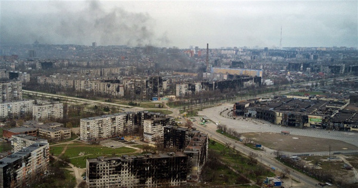 Россия сбросила бомбы на больницу и "Азовсталь" в Мариуполе. Все, что известно об атаке