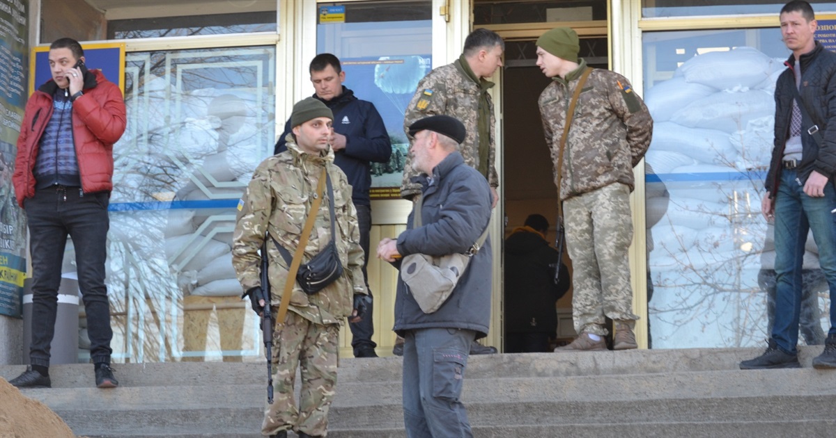 Южноукраїнці мобілізуються та вступають у добровольчий загін тероборони. Дивіться фоторепортаж