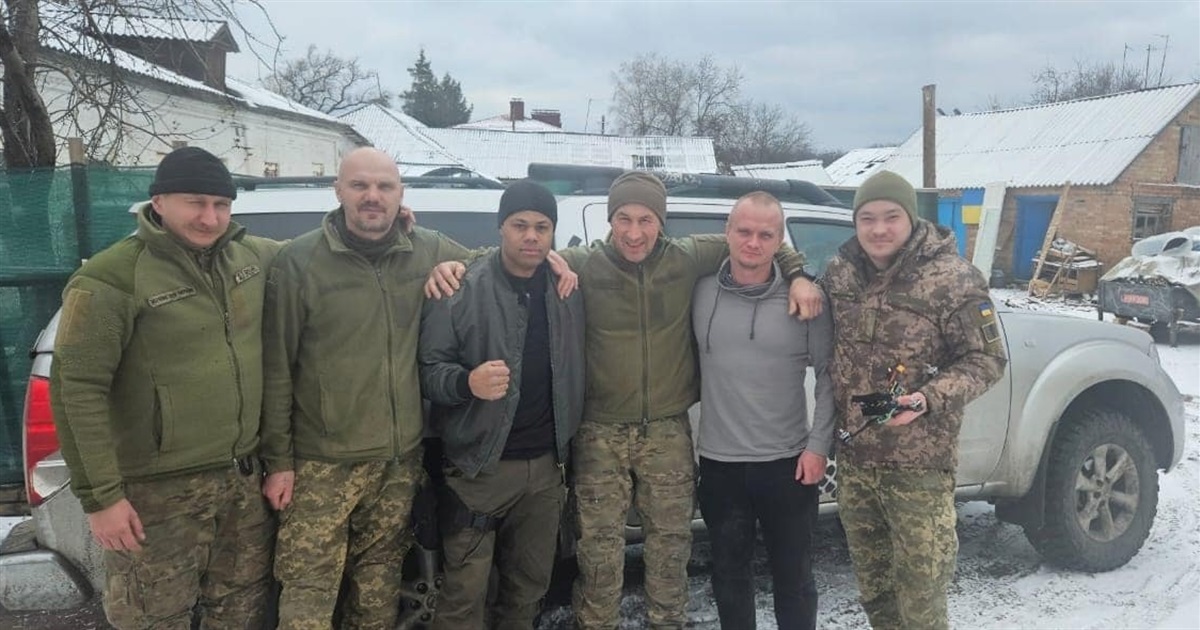 Професійний боксер, штурмовик ЗСУ з Переяслава Влад Баранов привіз землякам-військовим fpv дрони