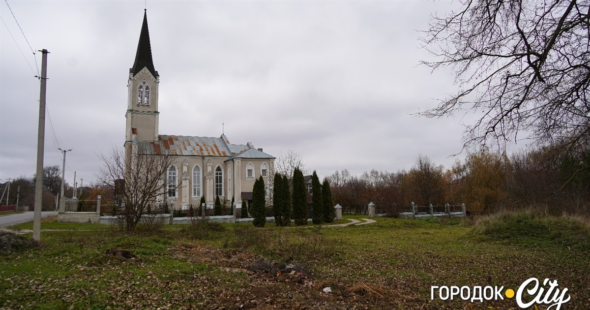 У Городку облаштують дитячий майданчик та стоянку біля храму Святого Йосифа
