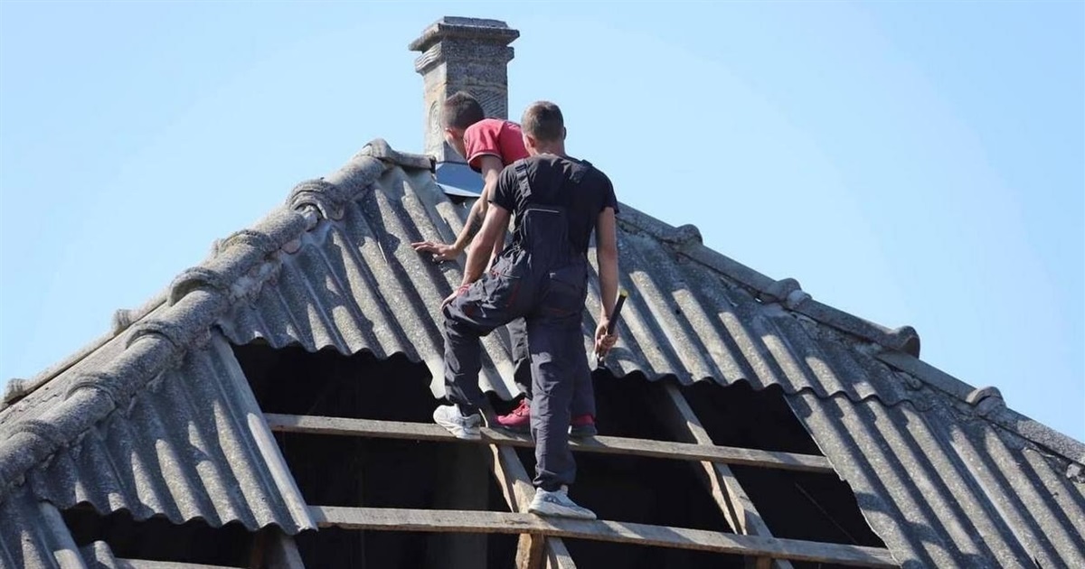 В Ізмаїлі активно відновлюють житло, зруйноване внаслідок атаки рф