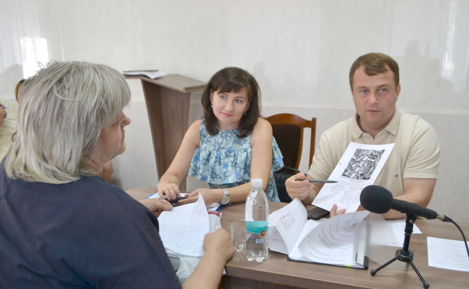Мэр Покровска провел прием граждан: спектр обращений - от жизненно важных проблем к нелепым вопросам