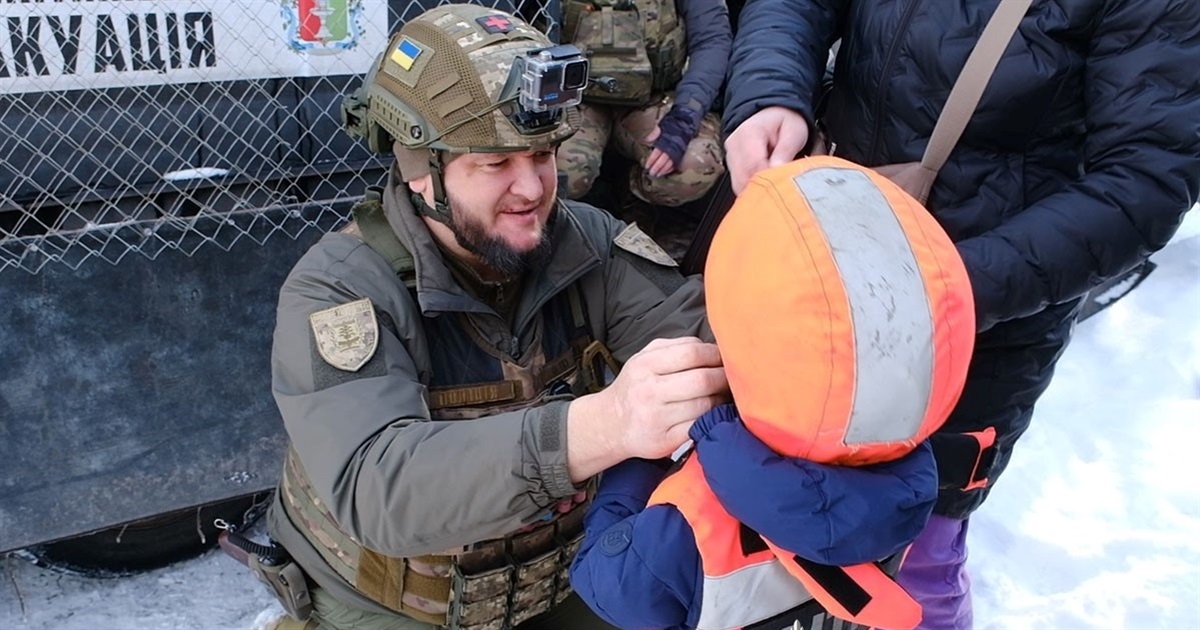 Найменшому — 4, найстаршій — 91. «Білі янголи» евакуювали з Миколаївки чотирьох жінок і двох дітей