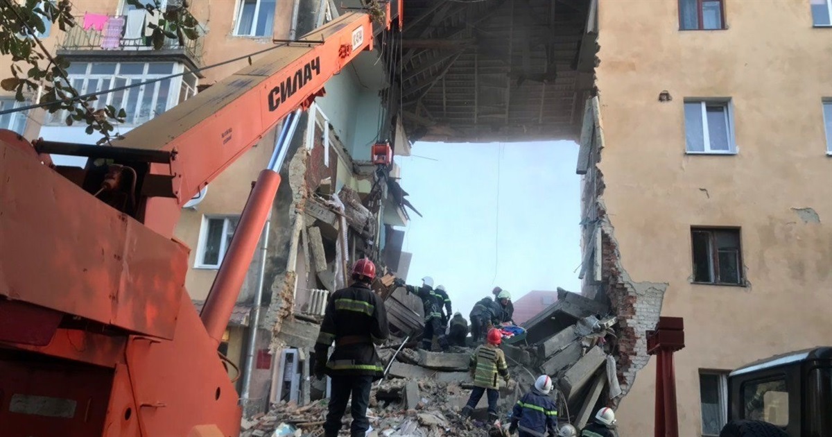 Як діяти, якщо під час вибуху обвалилася будівля: поради від спеціалістів Житомирщини
