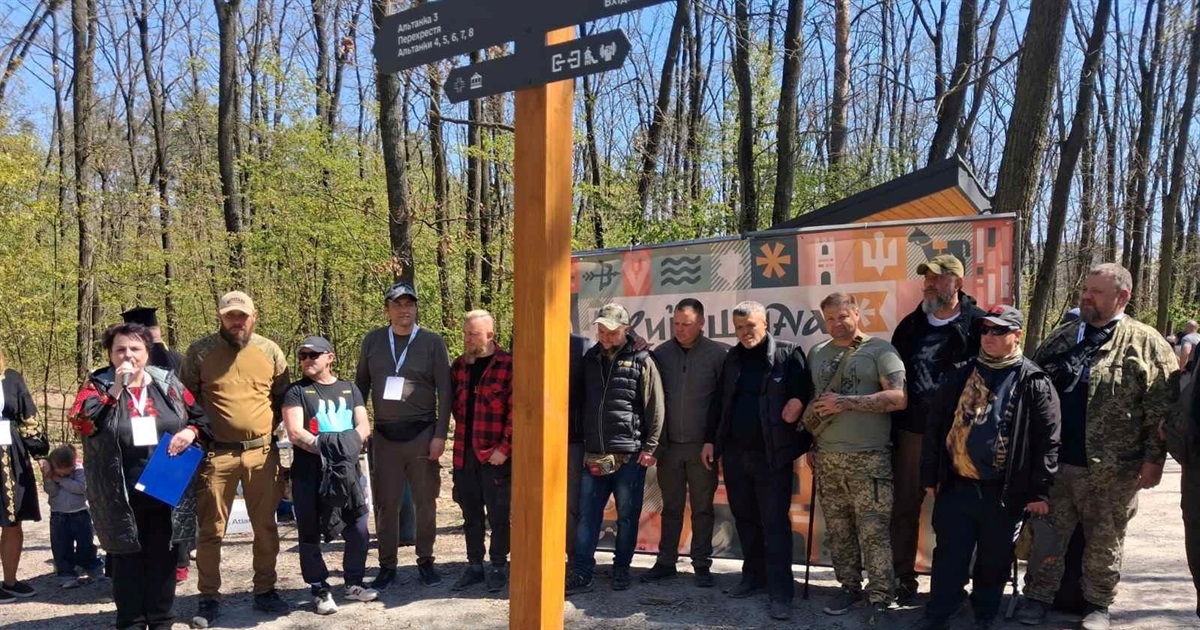 Педагоги Нової Каховки взяли участь у заході «Дерево Героя» на Київщині