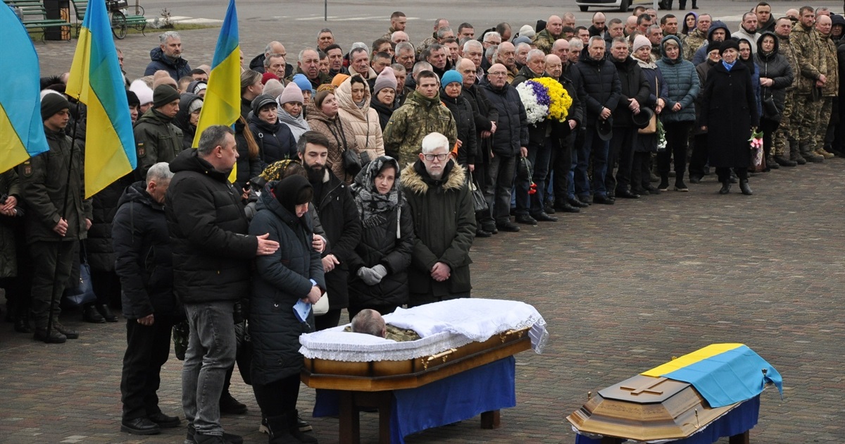 Стоматолог у цивільному, бойовий командир на війні: в Сарнах попрощалися з Валентином Дем’янцем