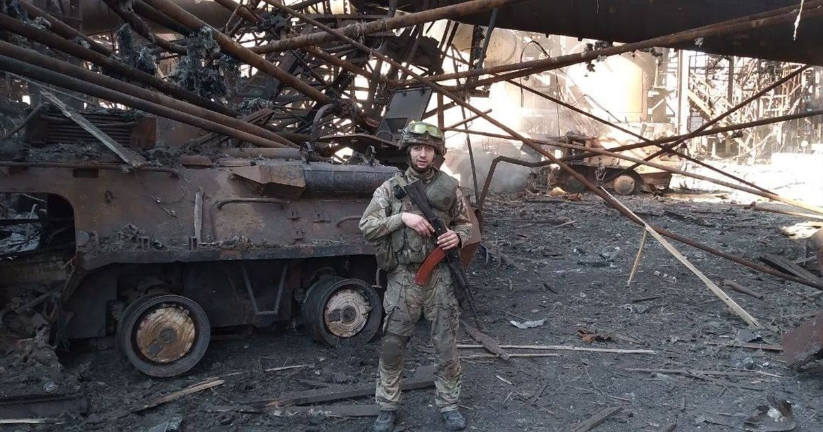 “Пасха” витягав побратимів з-під завалів на “Азовсталі” після авіаудару. Він загинув в Оленівці