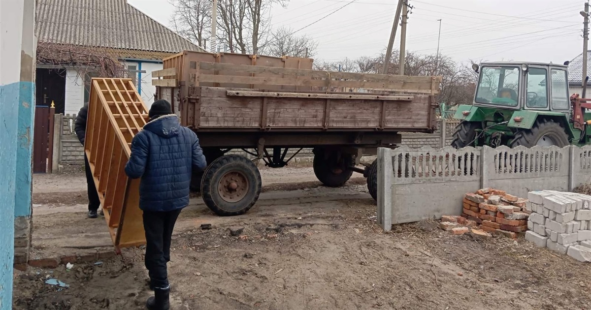 У Пристромах впорядкували бібліотеку, кладовище та територію біля церкви