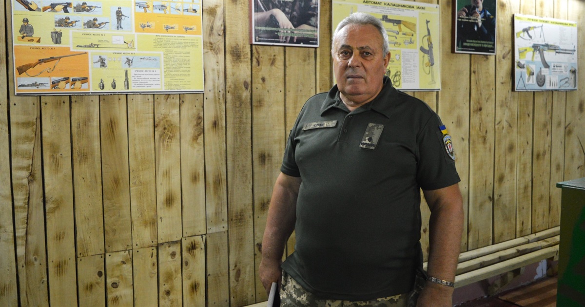У переяславському ліцеї учні під час повітряних тривог навчаються, їдять і навіть сплять у сховищі