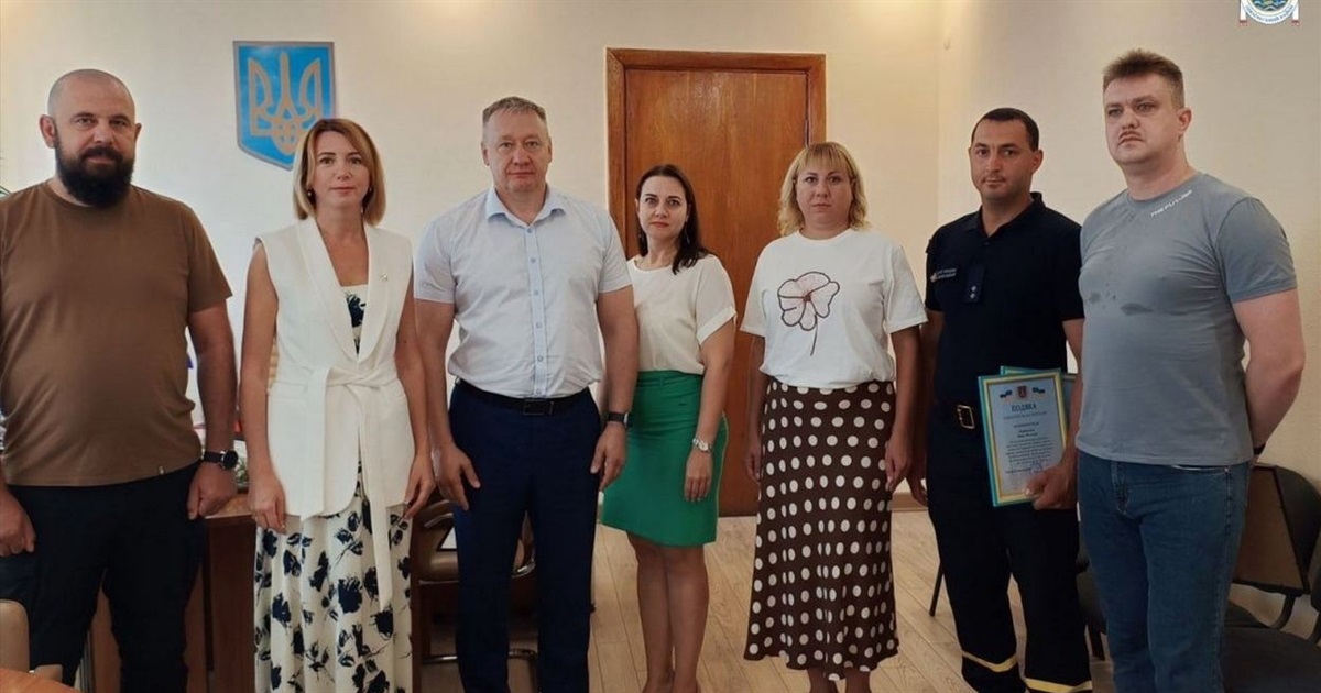 Рятувальників та медиків Ізмаїла нагородили за відвагу під час ліквідації наслідків ракетних ударів
