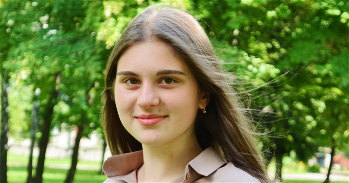 «Дистанційне навчання — легше, ніж очне» — вважає одинадцятикласниця з Корюківки Ліна Погуляй
