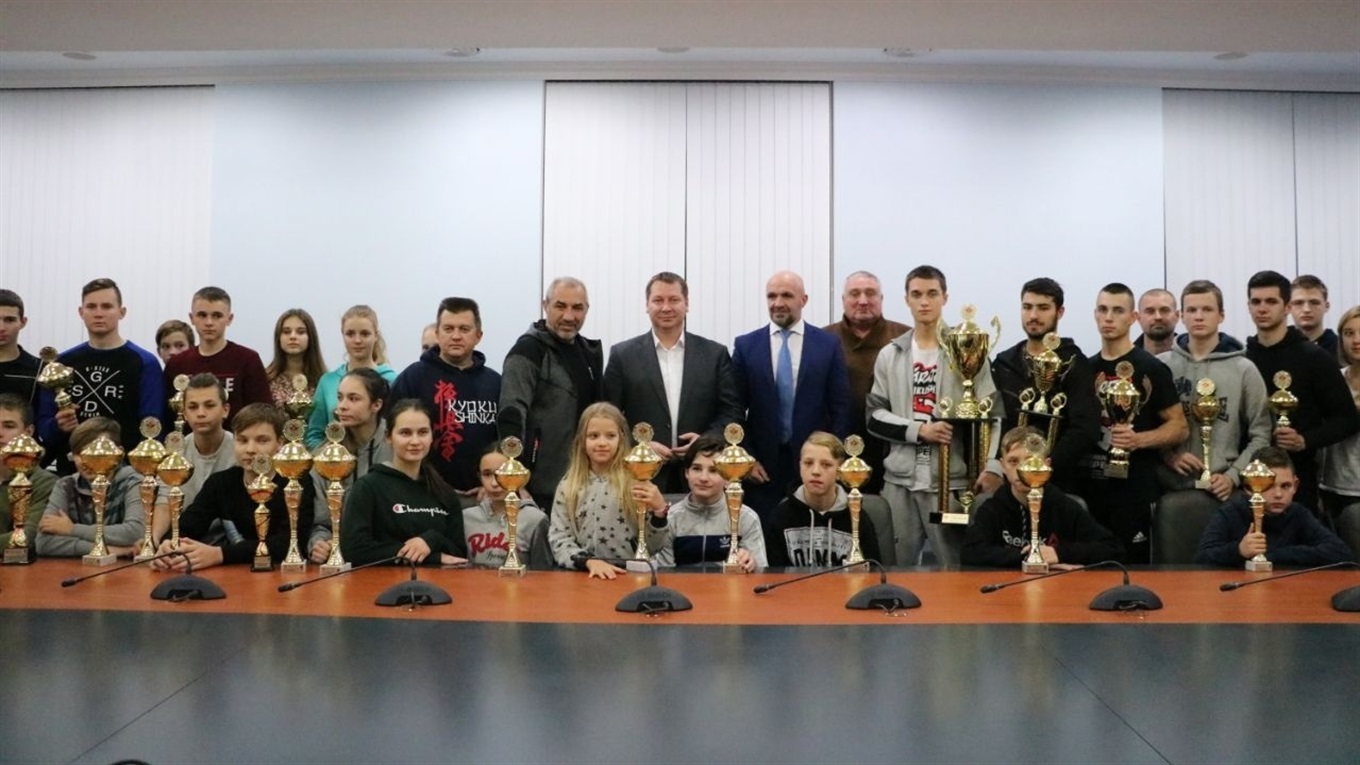 Голова Херсонської облдержадміністрації привітав сірогозьких каратистів зі спортивними досягненнями