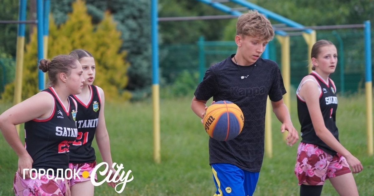 У Городку провели благодійний стрітбольний турнір за участі команд з Хмельницького й Сатанова