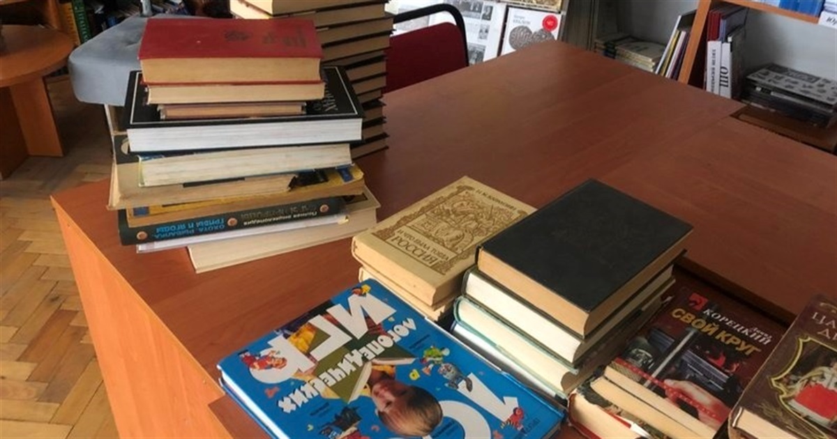 Російську літературу — на макулатуру. Городоччани можуть здати радянські книги і допомогти армії