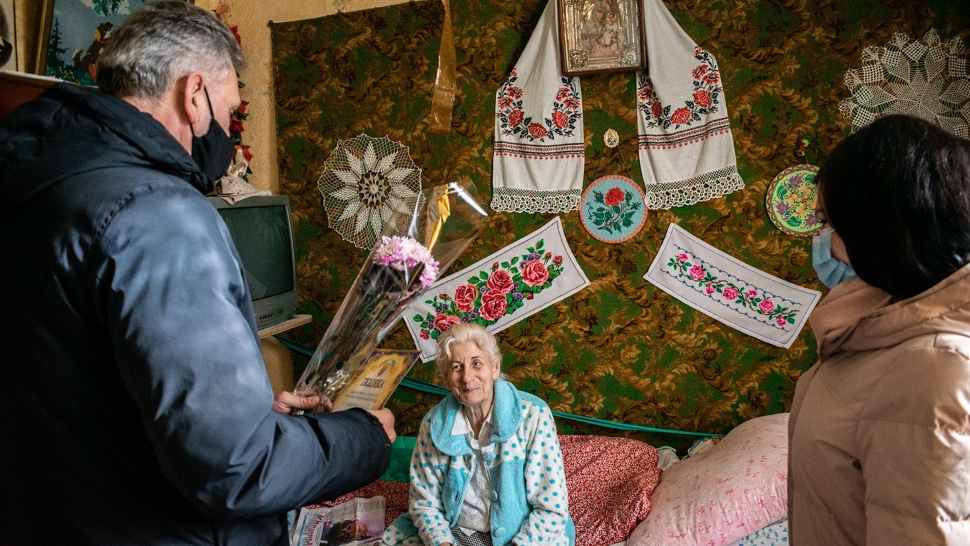 Двох жмеринчанок привітали зі славним 90-літтям: діє програма підтримки ювілярів