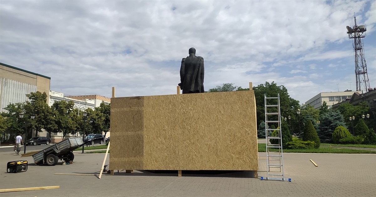 Пам’ятник Тучкову в Ізмаїлі закривають від очей перехожих