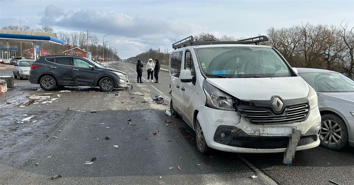 ДТП з потерпілими: поблизу Анети зіштовхнулись чотири автомобілі