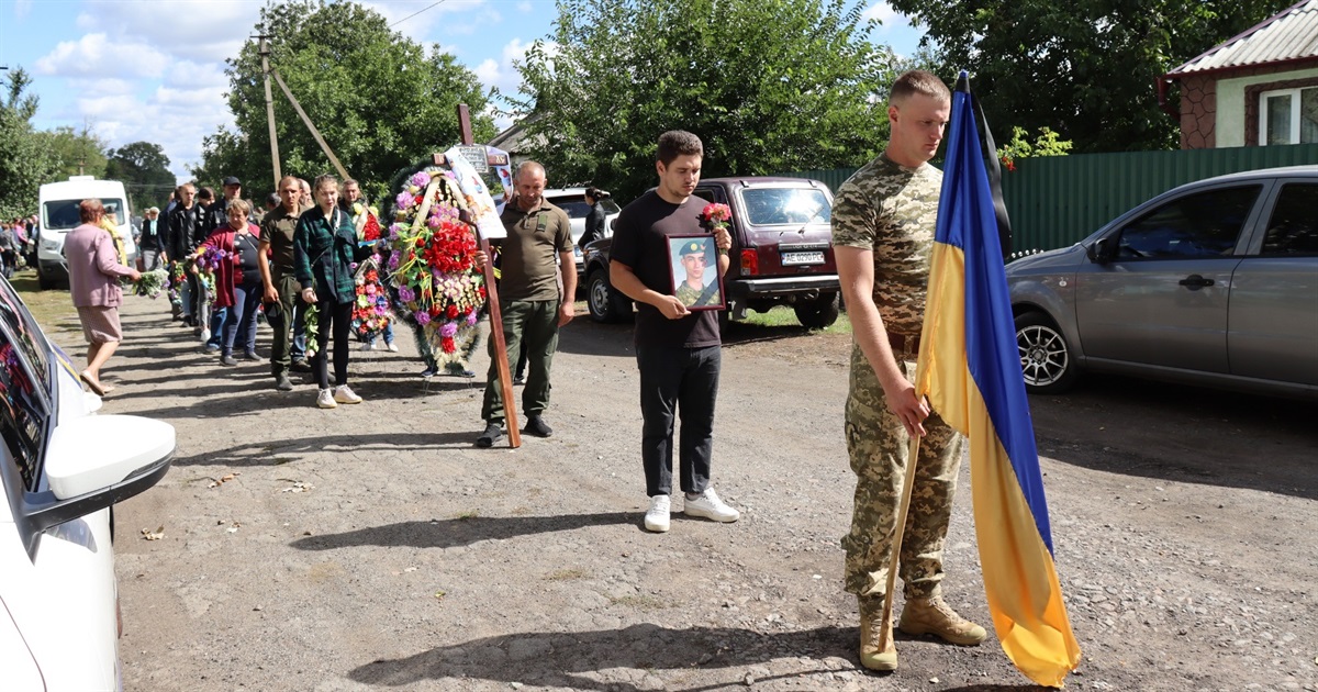У селі Хороше попрощалися із захисником України Артемом Яковлевим (ВІДЕО)